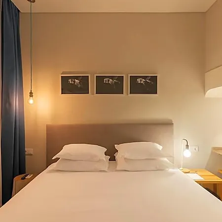 埃斯基纳城市住宿加早餐旅馆 4*
